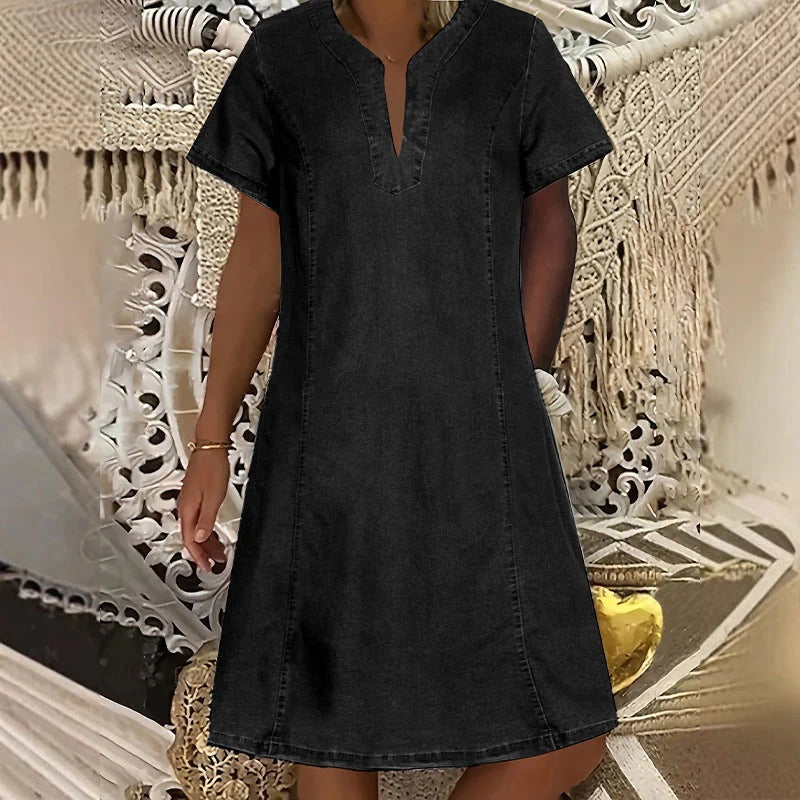 Abito da donna in denim a maniche corte con scollo a V