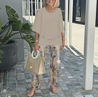 - Completo da donna composto da pantaloni stampati e top girocollo.