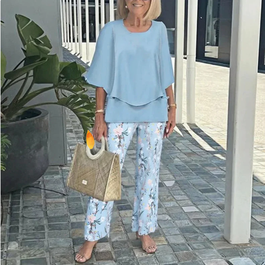 - Completo da donna composto da pantaloni stampati e top girocollo.