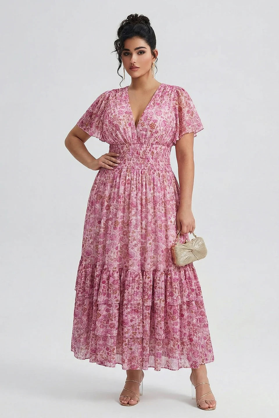 Abito lungo Plus Size con stampa floreale, vita arricciata e maniche a volant.
