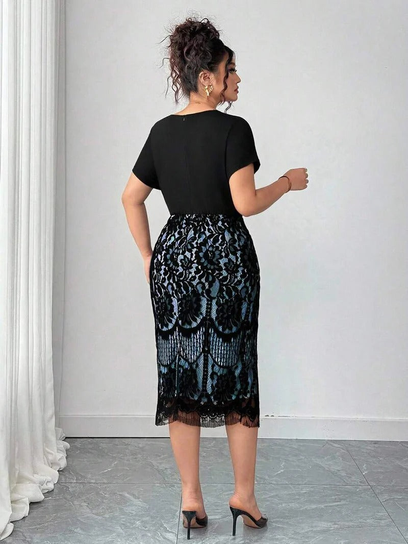 Vestito elegante elastico rifinito in ricami