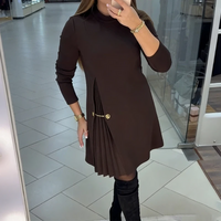 Elegante abito a maniche lunghe con dettagli a pieghe