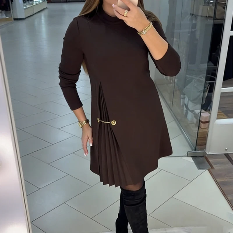 Elegante abito a maniche lunghe con dettagli a pieghe