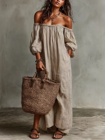 Abito lungo a maniche lunghe con spalle scoperte e righe beige, ideale per le vacanze.