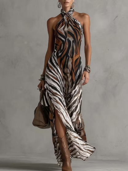 Elegante abito lungo con scollo all'americana e stampa animalier 🐆