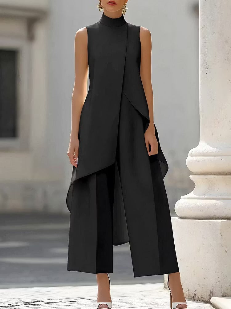 - Completo da donna in tinta unita di cotone e lino: top senza maniche con collo alto e pantaloni a gamba larga a vita alta.