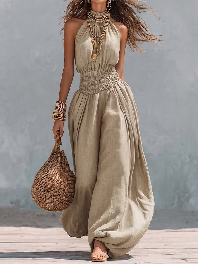 Tuta intera stile retrò con scollo all'americana e vita elasticizzata.