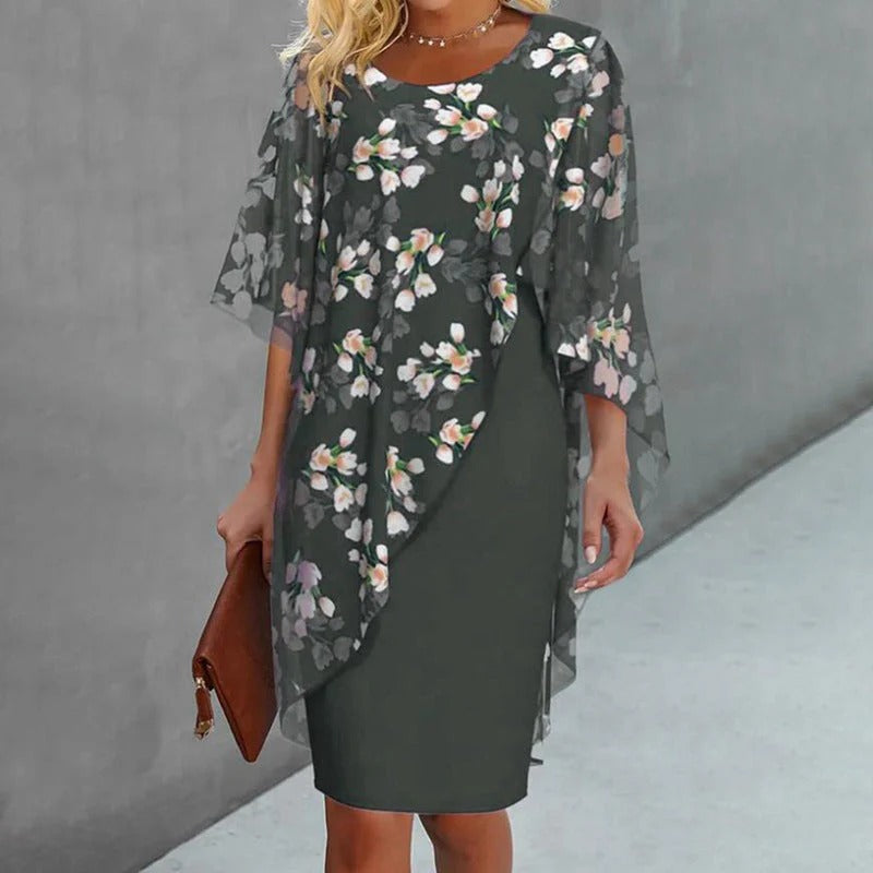 Completo elegante da donna con sovrapposizione e abito con stampa floreale.🌺