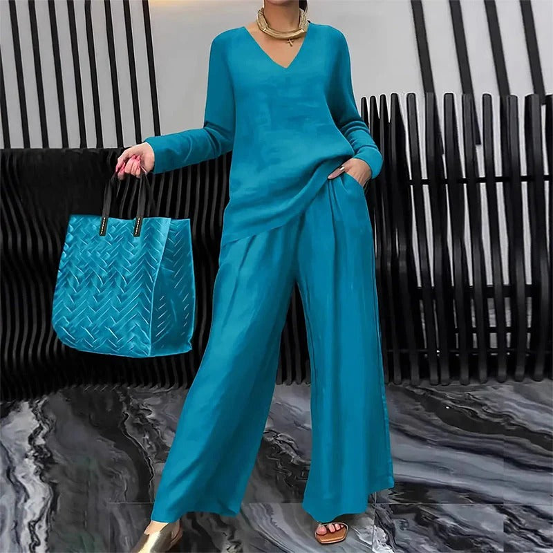 Completo da casa da donna con maglietta a V e pantaloni a gamba larga
