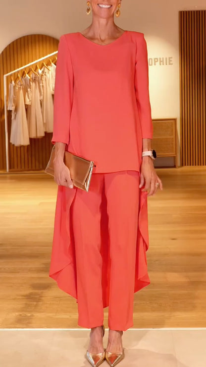 Coordinato composto da tunica a strati e pantaloni a gamba larga.