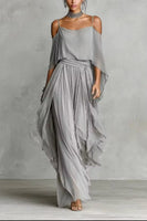 Completo grigio in chiffon composto da canotta svasata a spalle scoperte e pantaloni fluidi