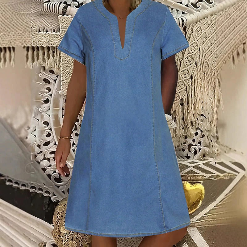 Abito da donna in denim a maniche corte con scollo a V