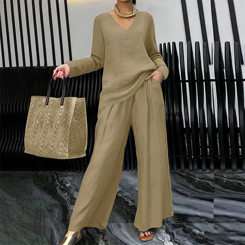 Completo da casa da donna con maglietta a V e pantaloni a gamba larga