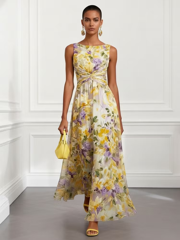 Abito lungo a trapezio senza maniche in chiffon giallo con scollo a barca e stampa floreale