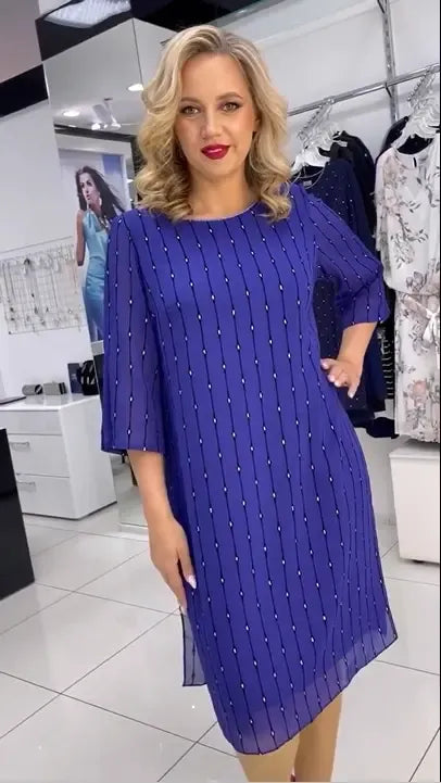 Elegante abito da donna con scollo rotondo