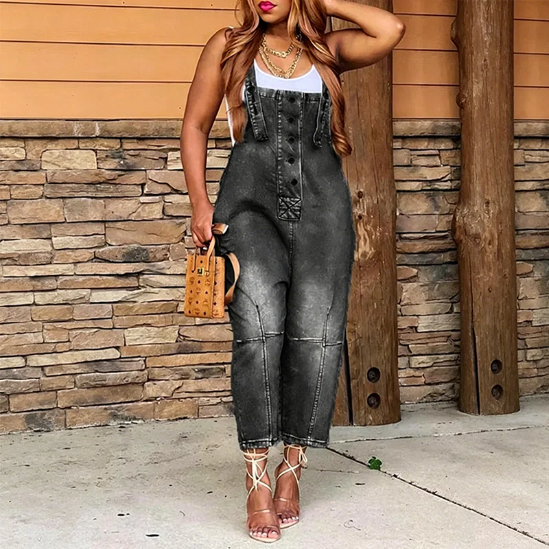 Salopette da donna in denim affusolata con bottoni sul davanti