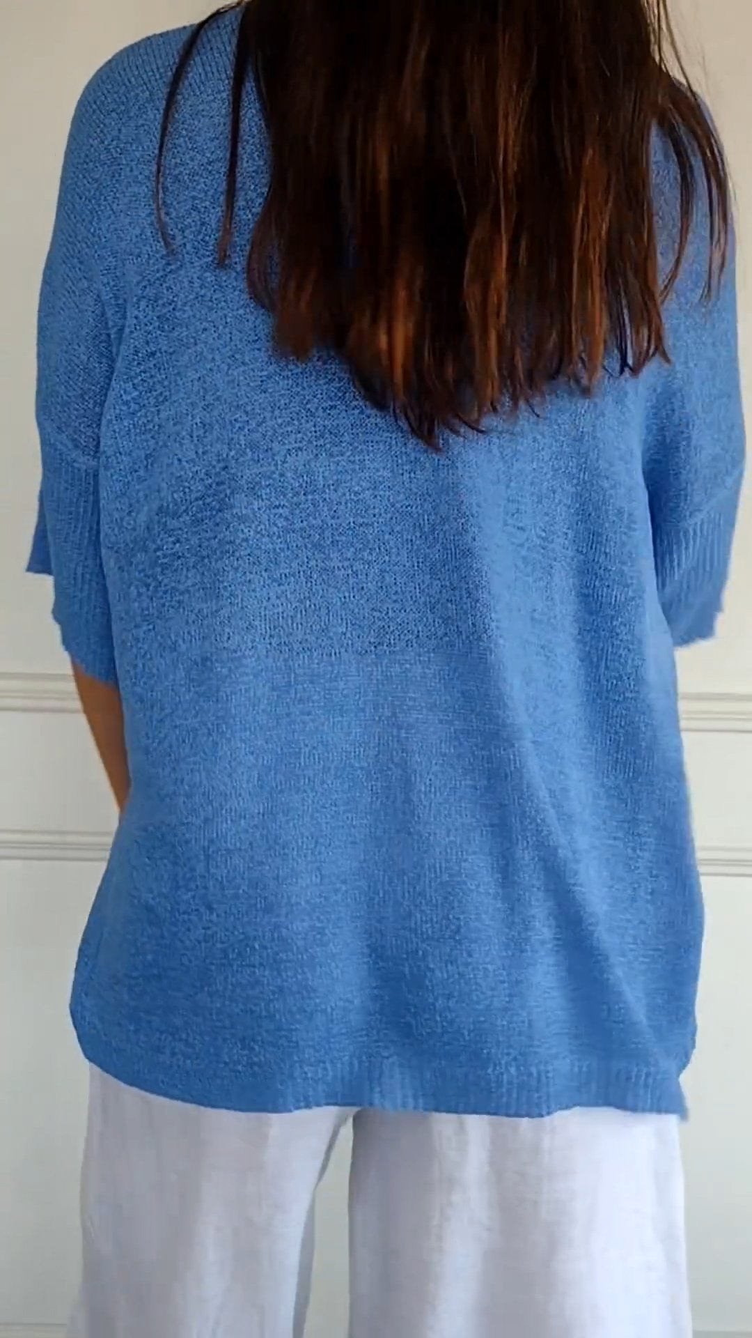 Top elegante in maglia a tinta unita con scollo a V