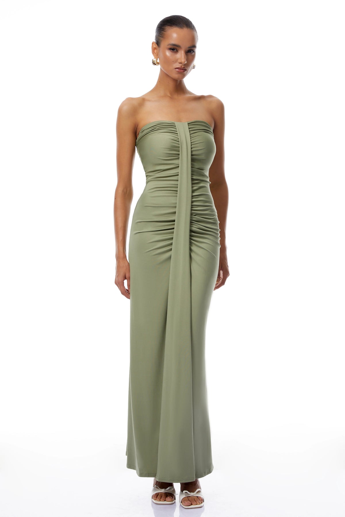 Abito lungo plissettato verde Salome con spalle scoperte