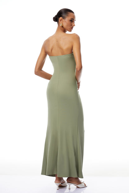 Abito lungo plissettato verde Salome con spalle scoperte