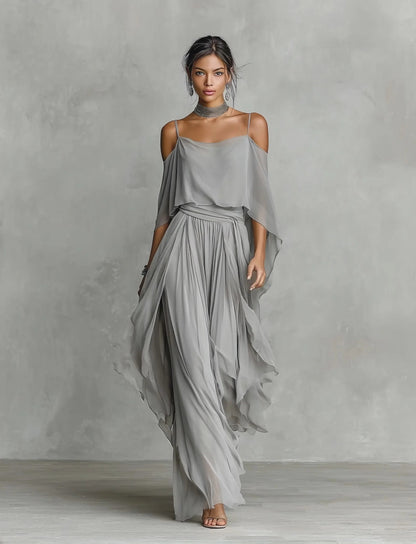 Completo in chiffon grigio traspirante con spalle scoperte e linea svasata, uno stile contemporaneo, lussuoso e femminile