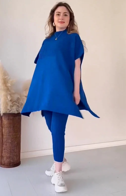Completo da donna a due pezzi in maglia elasticizzata (top + pantaloni).