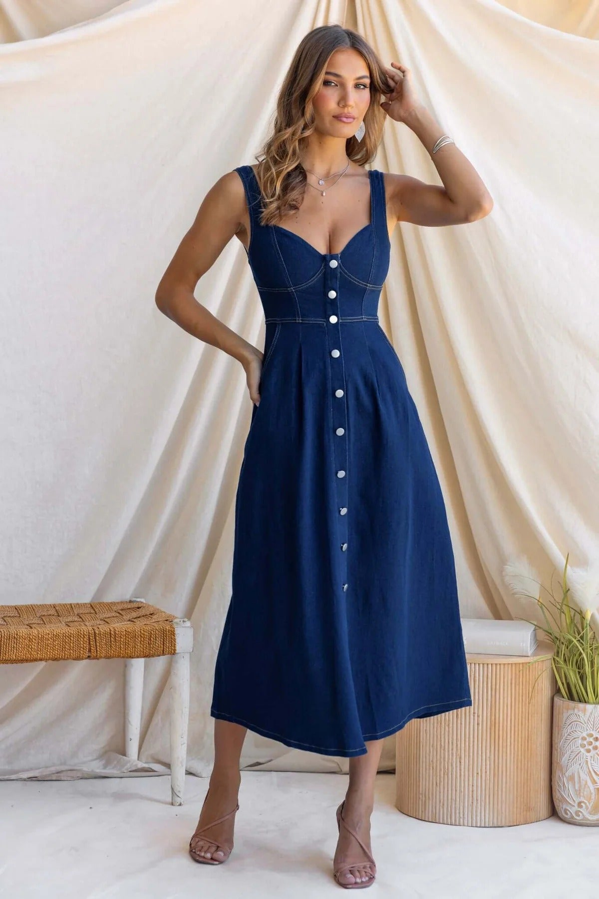 Abito midi in denim fresco ed elegante