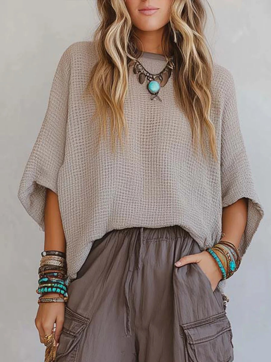Completo casual e comodo composto da due pezzi: maglia in cotone a nido d'ape e pantaloni cargo in cotone.