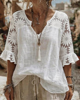 Camicetta con scollo a V e motivo a margherite in patchwork