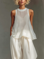 Completo da donna color crema composto da top senza maniche e pantaloni a gamba larga lino