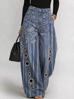 Jeans da donna casual con stampa a righe paisley vintage e aperture laterali.
