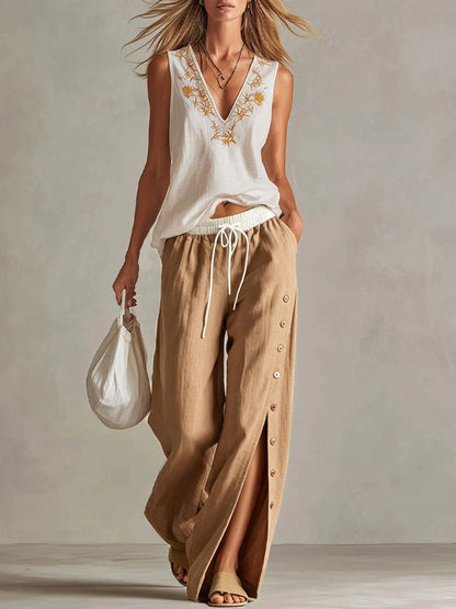 Completo casual da donna in cotone e lino: top senza maniche con scollo a V e vestibilità ampia e pantaloni a gamba larga a vita alta.