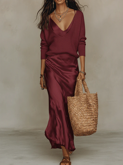 Completo midi in maglia avorio e raso, facile da indossare.