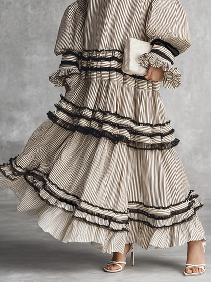 Abito lungo a maniche lunghe in misto cotone con volant a balze e motivo a righe in stile boho
