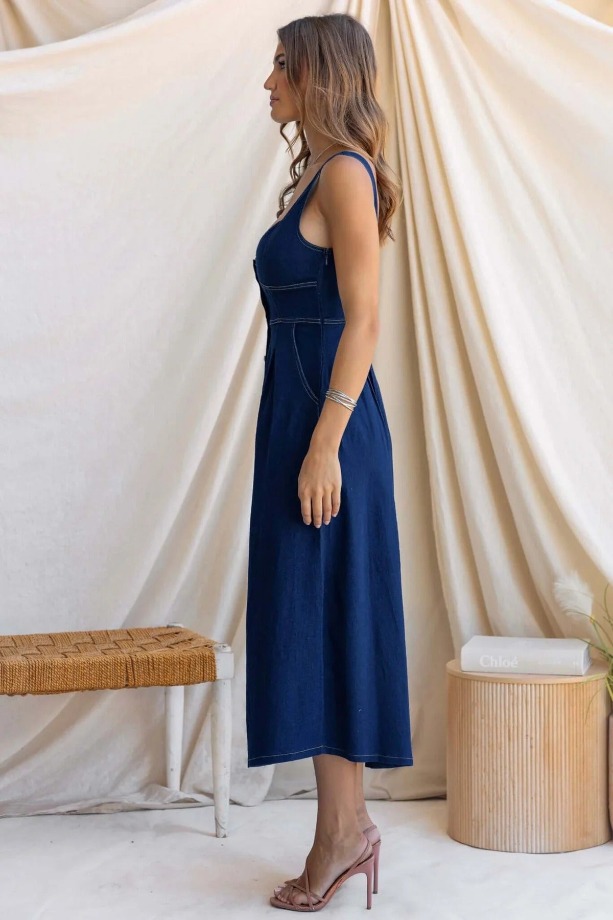 Abito midi in denim fresco ed elegante