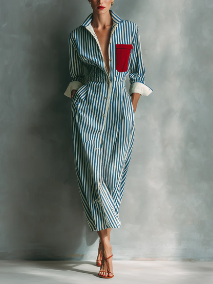Abito a camicia a righe in misto cotone blu e bianco con inserto rosso sul petto