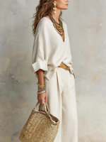 Confortevole completo a due pezzi in misto cotone e viscosa con scollo a V in stile minimalista