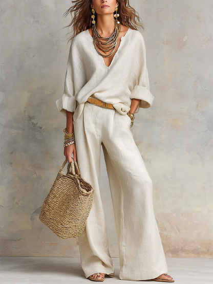Confortevole completo a due pezzi in misto cotone e viscosa con scollo a V in stile minimalista