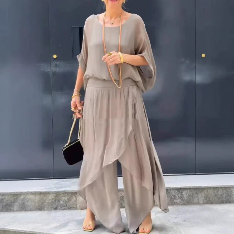 Set Isabel a due pezzi in chiffon con top ampio e pantaloni a zampa con spacco