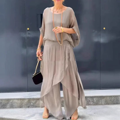 Set Isabel a due pezzi in chiffon con top ampio e pantaloni a zampa con spacco
