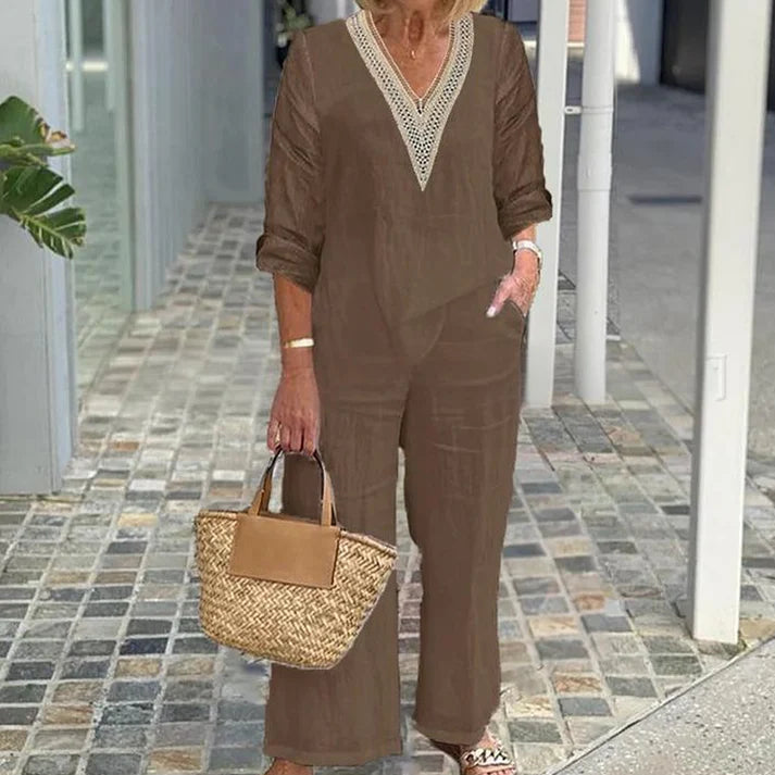 Top LARA con scollo a V e pantaloni a zampa per donna